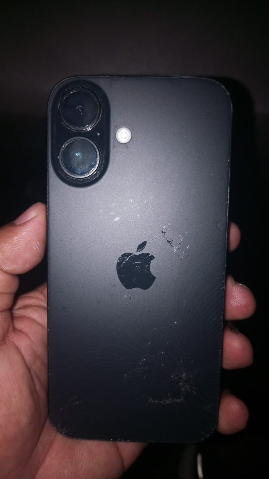 Un padre se enteró que le robaron a su hijo y salió a buscar al ladrón, recuperó las cosas y lo entregó a la policía