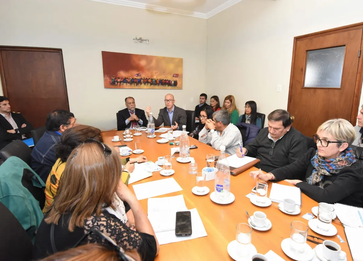 El gobierno ofreció 2.5% a los gremios docentes, y un bono de 300 mil pesos en dos partes